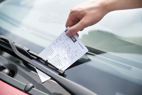 Contester une amende pour stationnement : est-ce possible ?